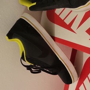 Nike Black and Green Board sneakers 👟